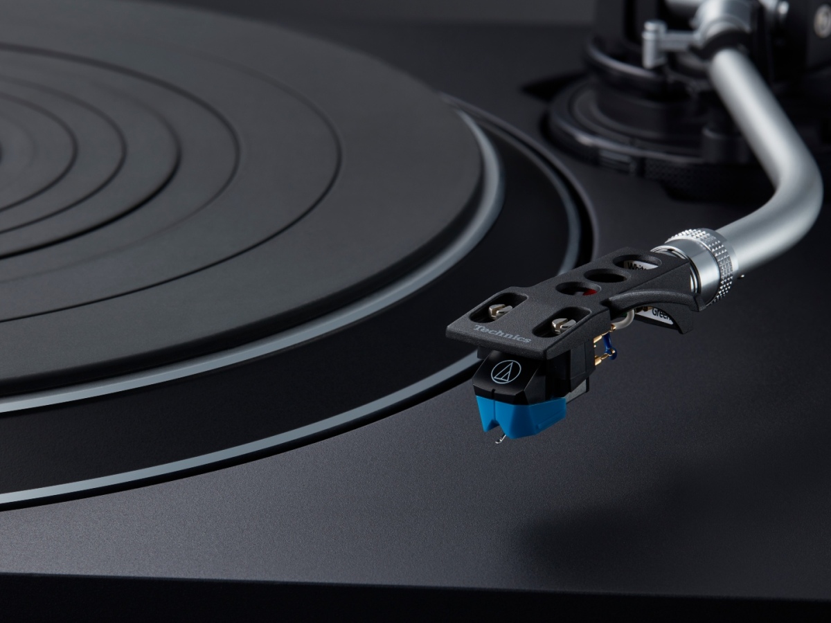 Technics unveils new entry-level SL-100C vinyl turntable, adds silver finish DJ deck