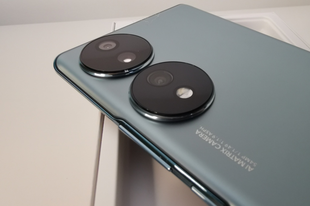 A close-up of cameras on the Honor 70