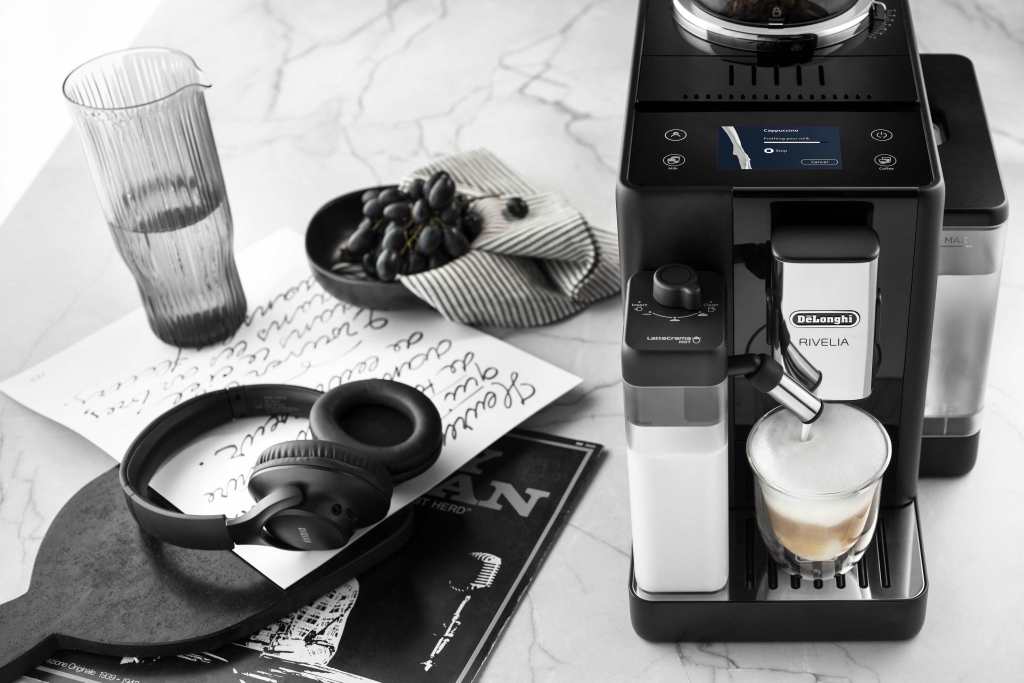 We review De'Longhi's Rivelia coffee machine - Daily Mail